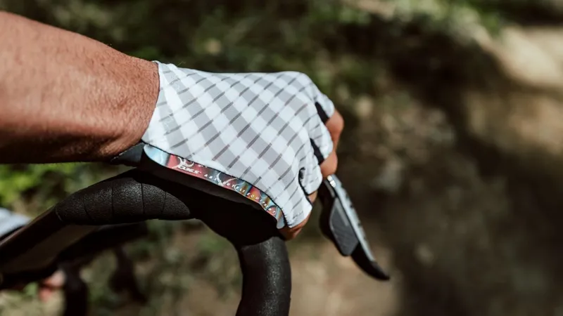 Q36.5 Dottore CLIMA Summer Gloves : WHITE-8